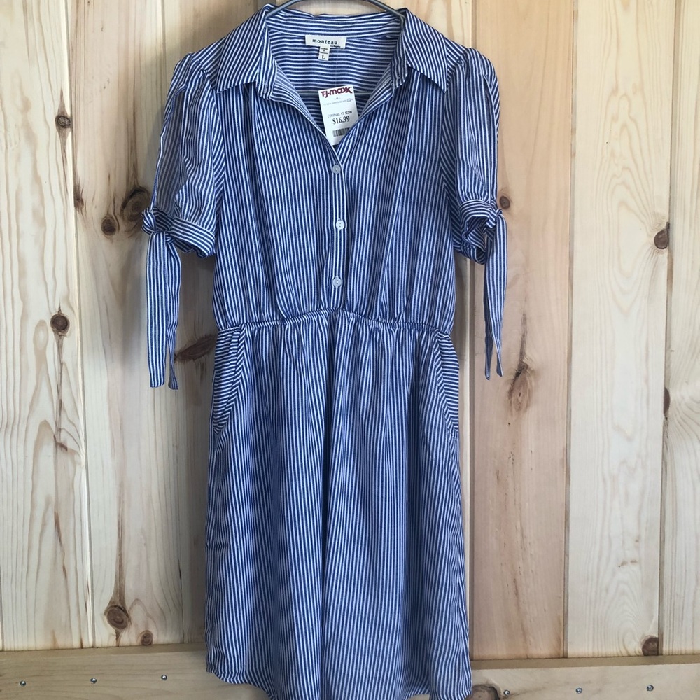 Retro striped dress with ties on the sleeves